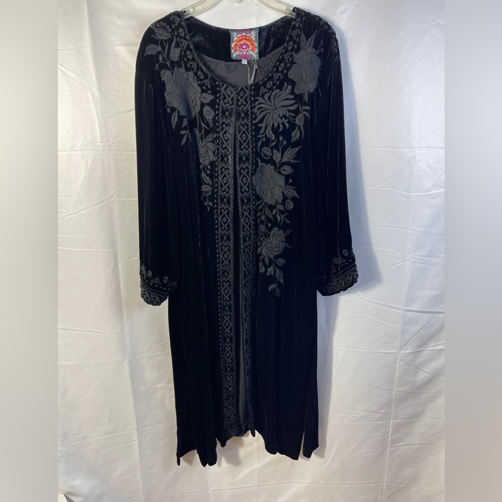 Johnny Was Women’s Embroidered Black Velvet Magdalene Duster Coat 1X